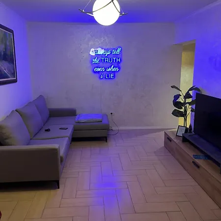 Cozy At Tirana's Center Apartment *